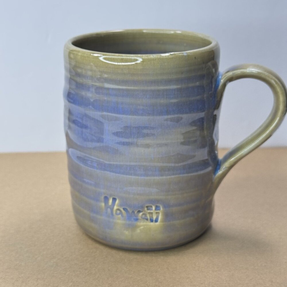Hawaii Mug Turtles Embossed 3D Blue Khaki Ben Diller Pottery Signed 2001 - Picture 3 of 9